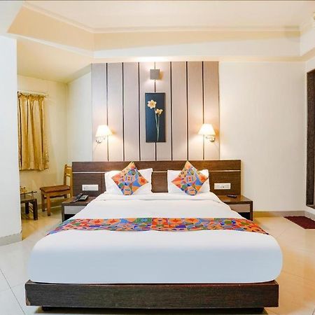 Gandharva Residency Swargate Hotell Pune Exteriör bild