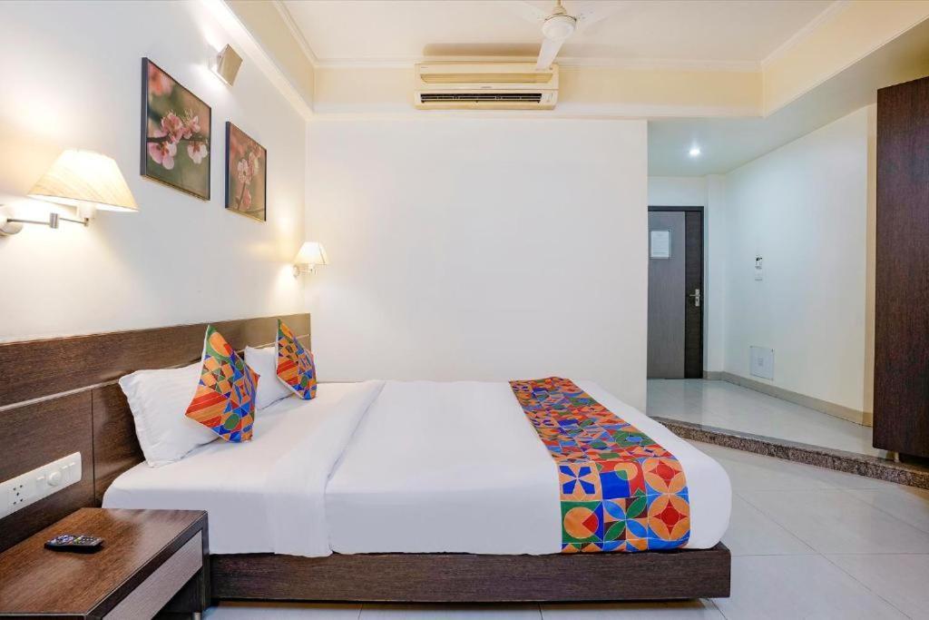 Gandharva Residency Swargate Hotell Pune Exteriör bild
