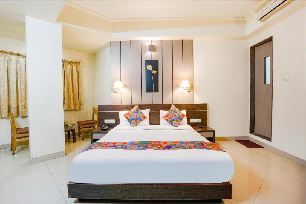 Gandharva Residency Swargate Hotell Pune Exteriör bild
