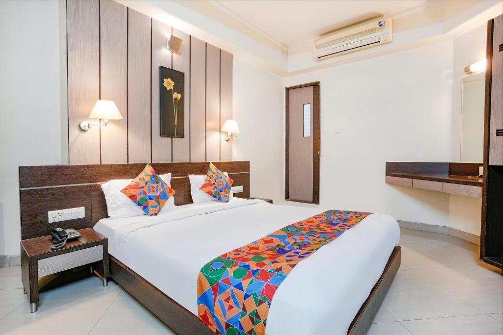 Gandharva Residency Swargate Hotell Pune Exteriör bild