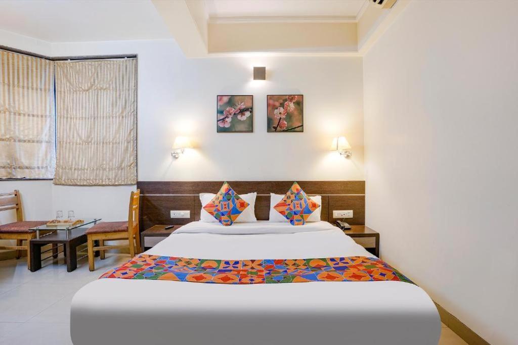 Gandharva Residency Swargate Hotell Pune Exteriör bild