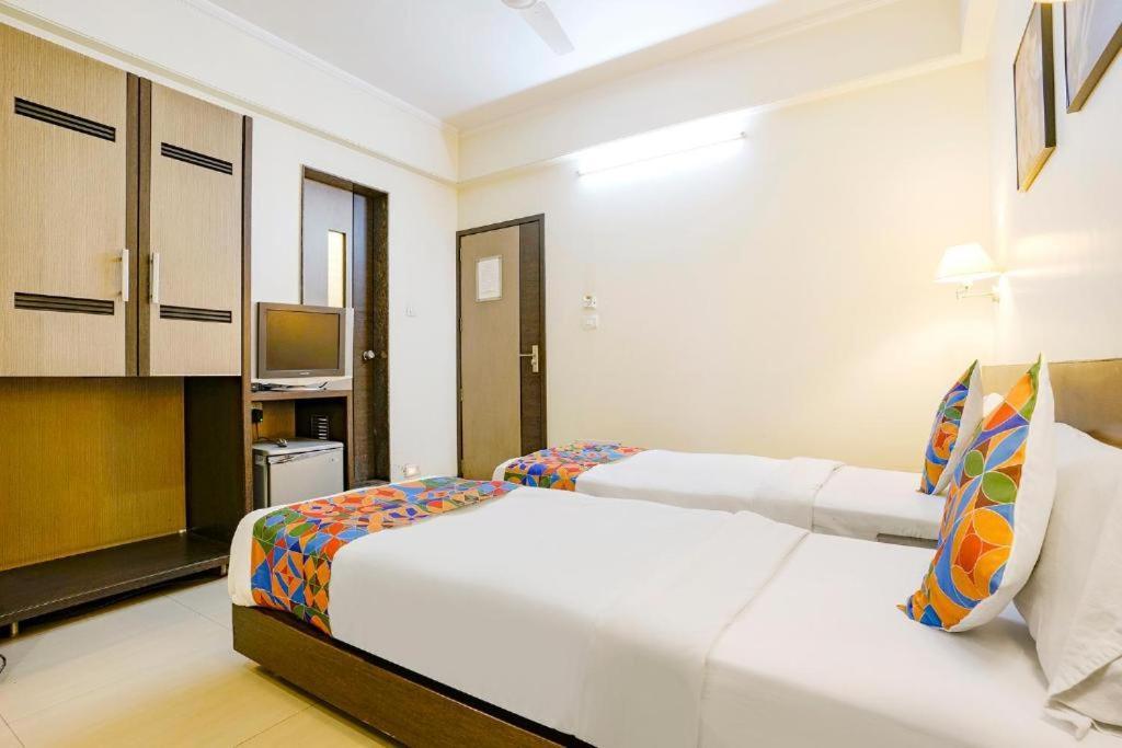 Gandharva Residency Swargate Hotell Pune Exteriör bild