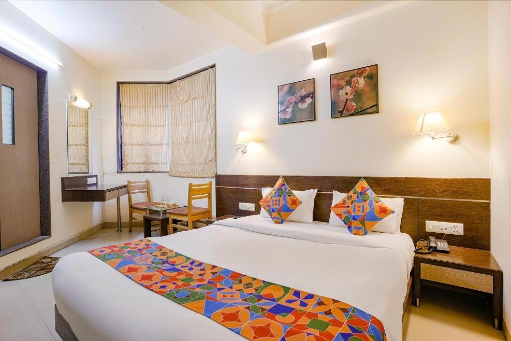 Gandharva Residency Swargate Hotell Pune Exteriör bild