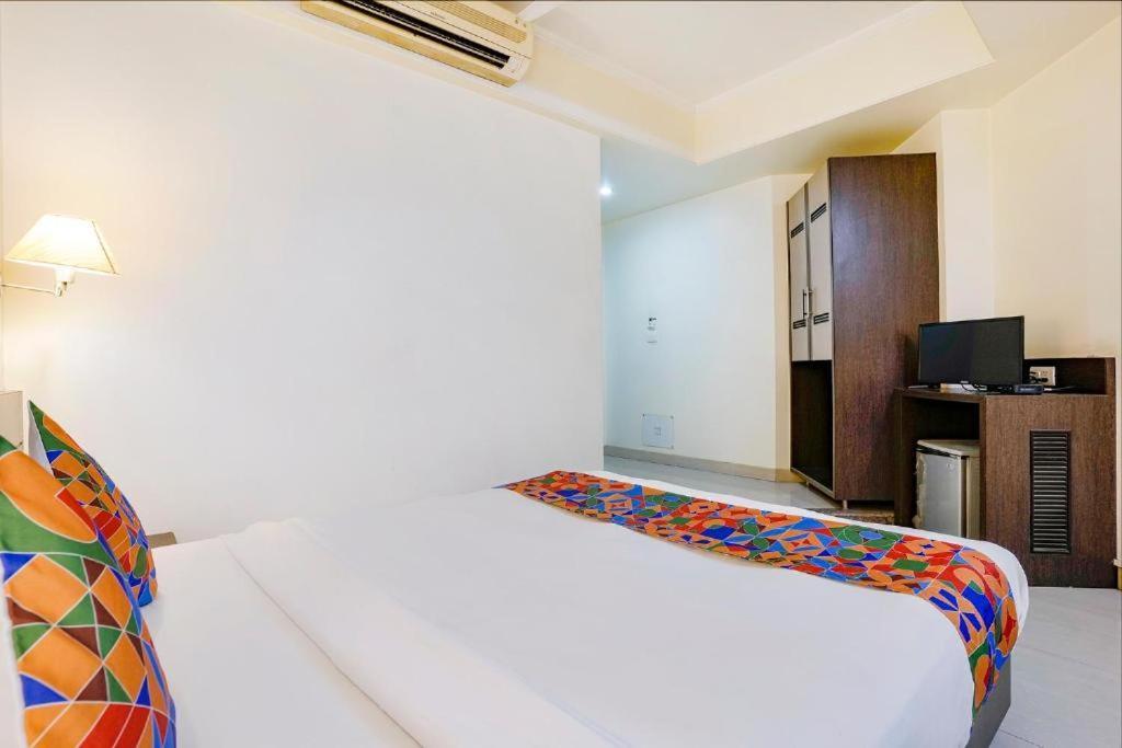 Gandharva Residency Swargate Hotell Pune Exteriör bild