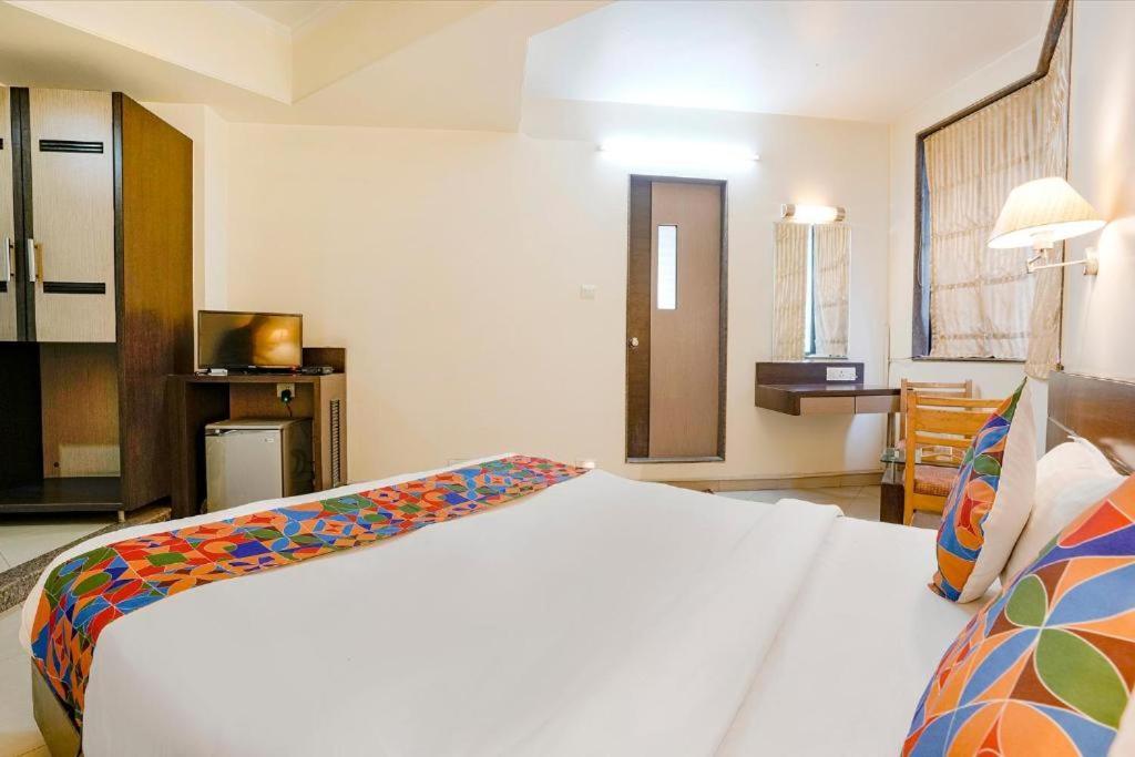 Gandharva Residency Swargate Hotell Pune Exteriör bild